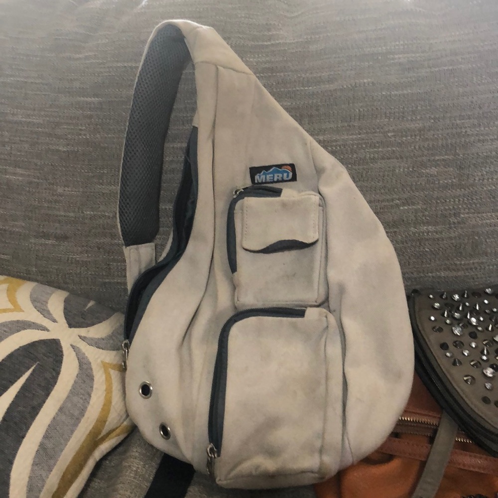 Meru cream shoulder bag